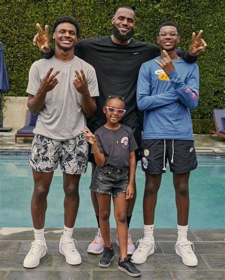 Steve Austin On LeBron James’ ‘3:16’ Shirt & First Meeting: Interview – Hollywood Life