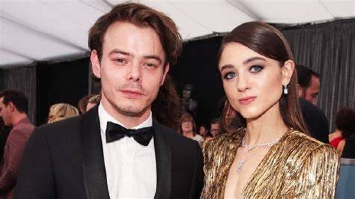 ‘Stranger Things’ Stars Natalia Dyer & Charlie Heaton Prove They’re Still A Couple At Brooklyn Museum Artists Ball