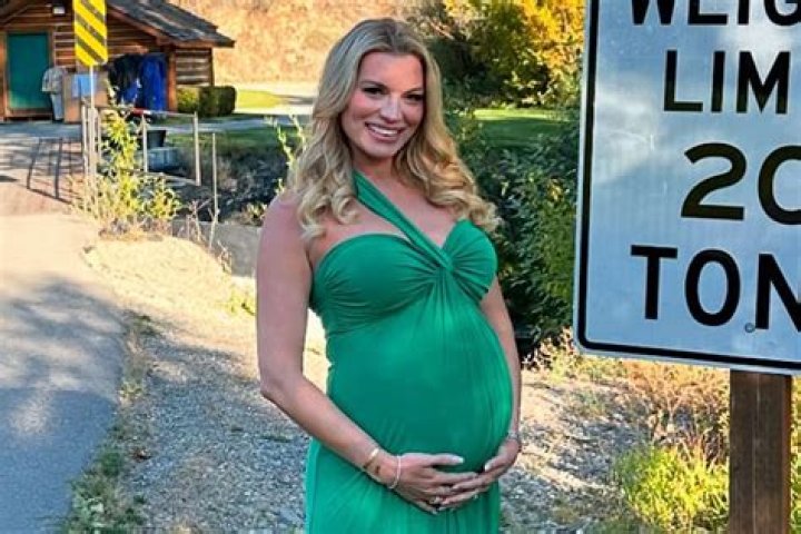 ‘Summer House’ Star Lindsay Hubbard Is Pregnant With Her First Child
