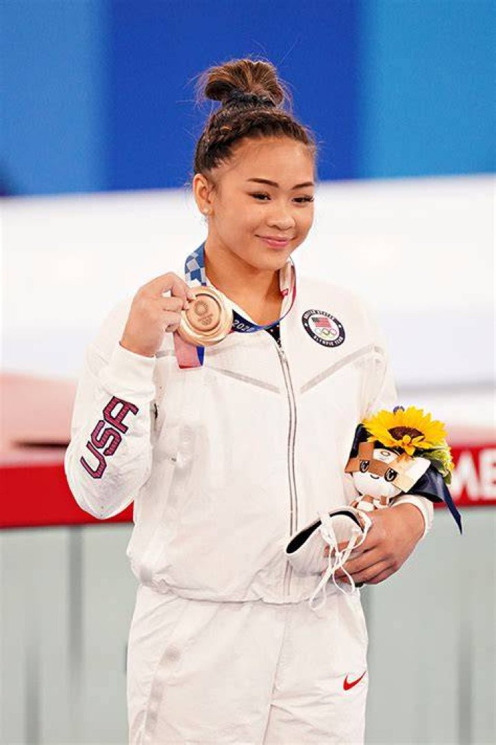 Suni Lee Reunites With Family After Winning 3 Medals At Tokyo Olympics – Hollywood Life