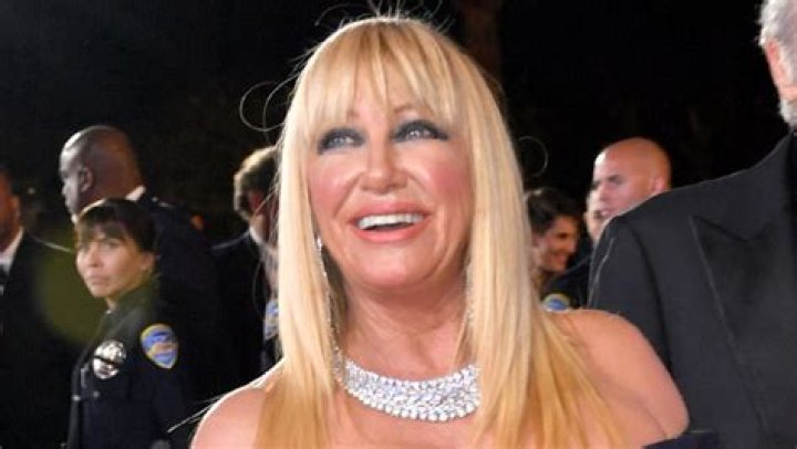 Suzanne Somers Poses With Lookalike Granddaughters: Photo – Hollywood Life