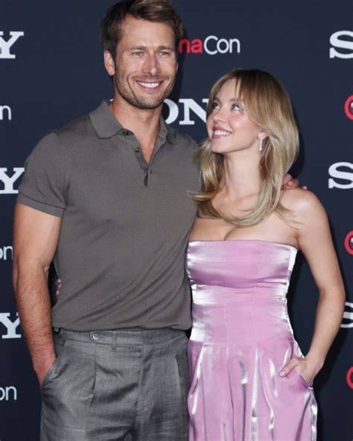 Sydney Sweeney & Glen Powell Smiling At CinemaCon 2023: Photos – Hollywood Life