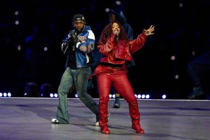 SZA: 5 Things To Know About The Singer Songwriter Performing On ‘Saturday Night Live’
