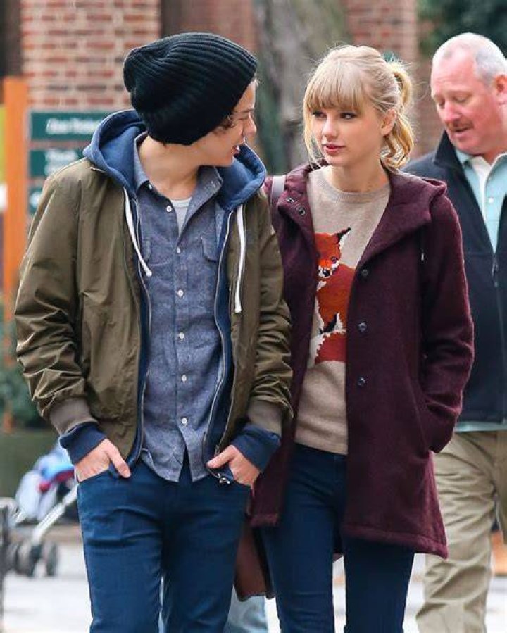 Taylor Swift & Harry Styles’ Romantic Date In NYC — New Pics