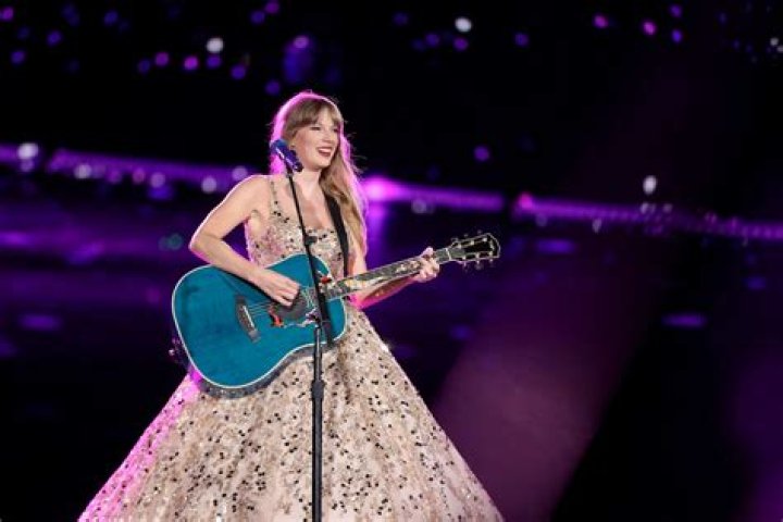Taylor Swift Has Rain Concert In Nashville: Videos – Hollywood Life