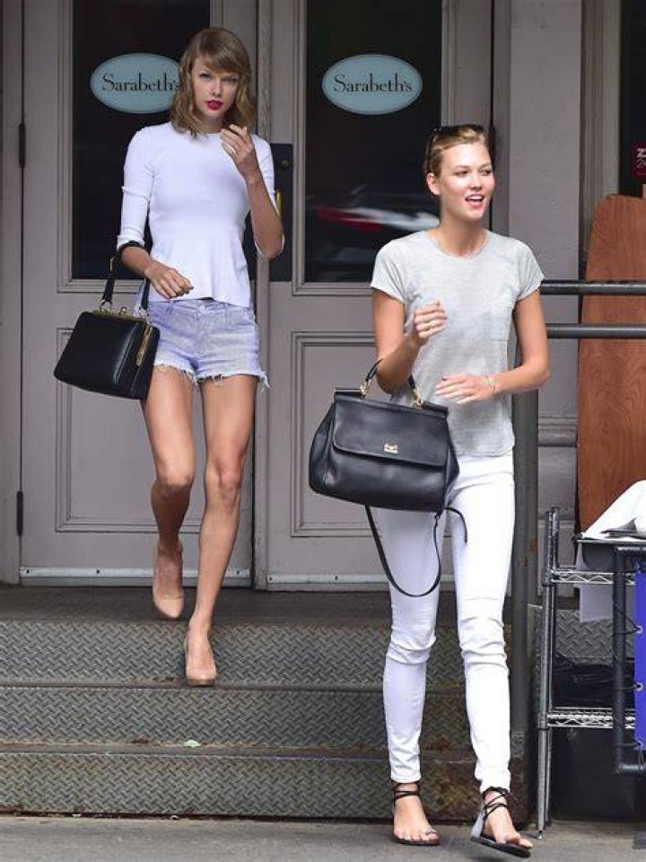 Taylor Swift & Karlie Kloss’ Friendship Timeline – Hollywood Life