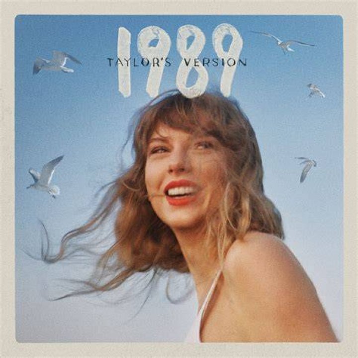 Taylor Swift’s New Album Title Is ‘Lover’? See Her Big Hint At Clues – Hollywood Life