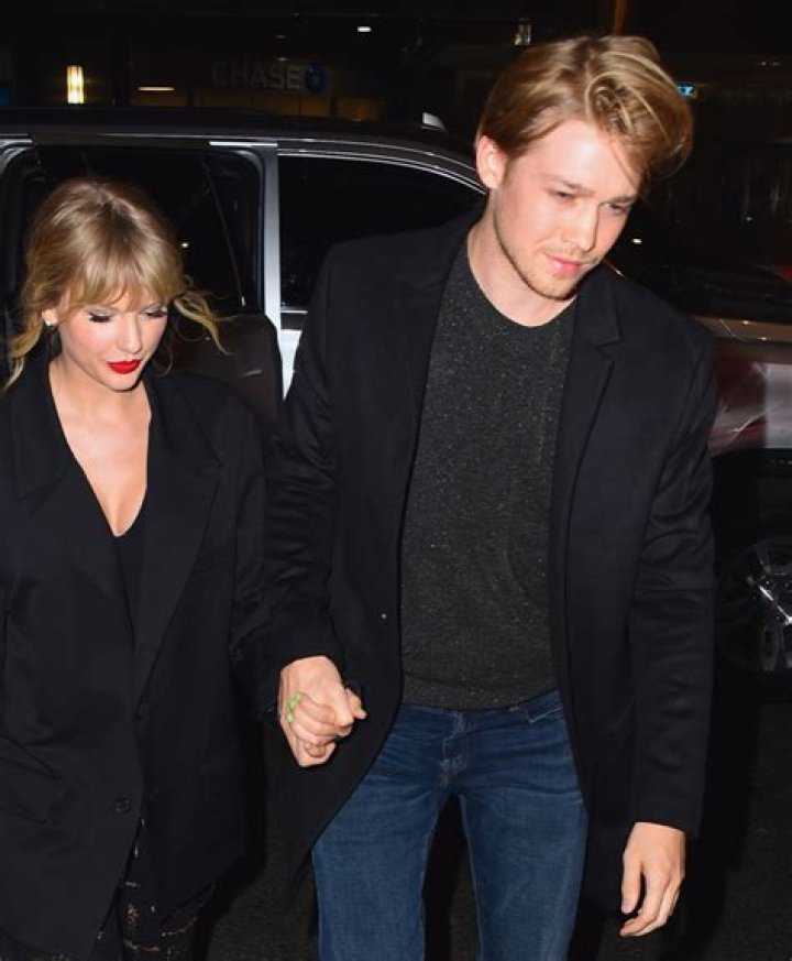 Taylor Swift Says Movie Nights With Joe Alwyn Inspired ‘Folklore’ – Hollywood Life