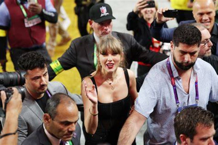 Taylor Swift Thanks Sydney for Being ‘Positive’ Amid Dad Scott’s Alleged Paparazzi Assault