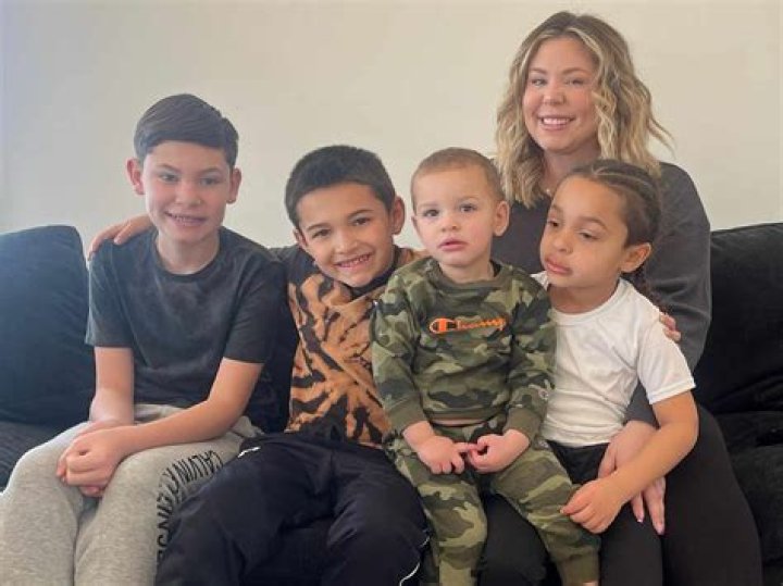 ‘Teen Mom 2’s Kailyn Lowry Risks ‘Sitting In Jail’ By Taking Son To Hawaii