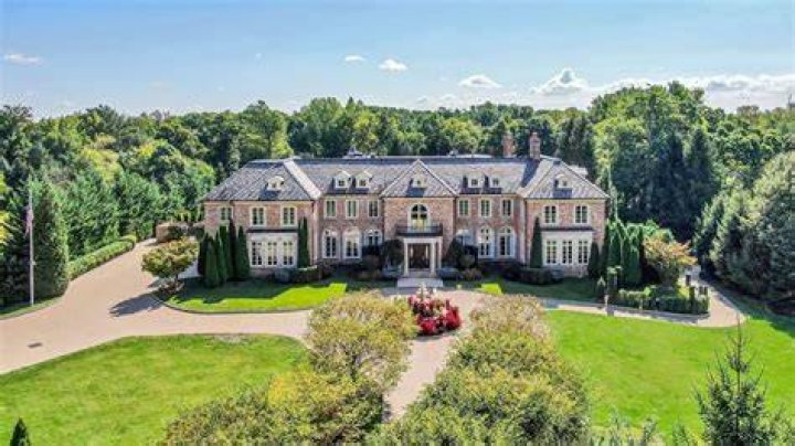 Teresa Giudice Gives Tour Of New Jersey Mansion: Video – Hollywood Life