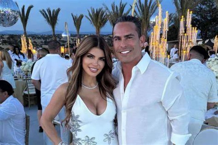 Teresa Giudice Says She & Luis Ruelas Won’t Sign Prenup — Video – Hollywood Life