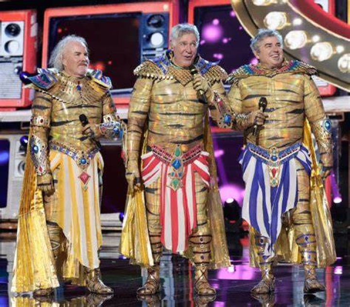 ‘The Brady Bunch’ Men Talk Being Mummies On ‘Masked Singer’: Exclusive – Hollywood Life