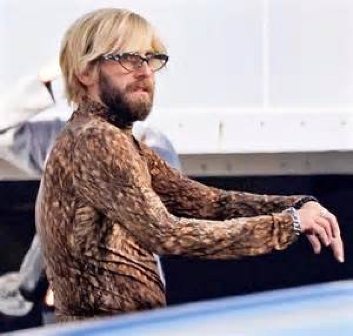 ‘The Substitute’ Holiday Episode: NE-YO Goes Undercover & Is Unrecognizable — First Look Photos