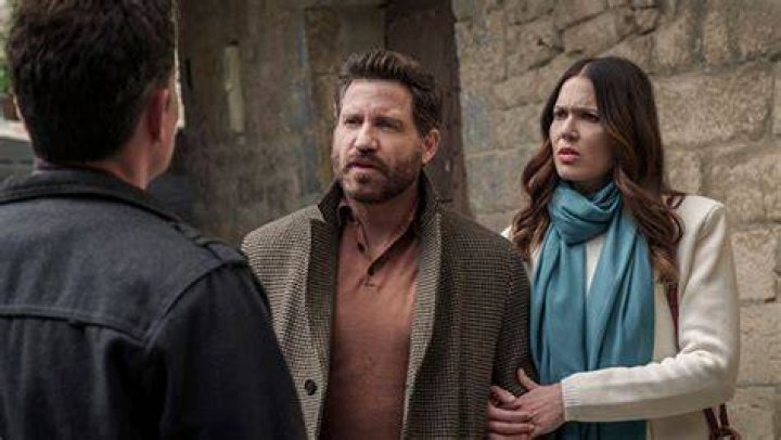 The True Story Behind Mandy Moore’s TV Series – Hollywood Life