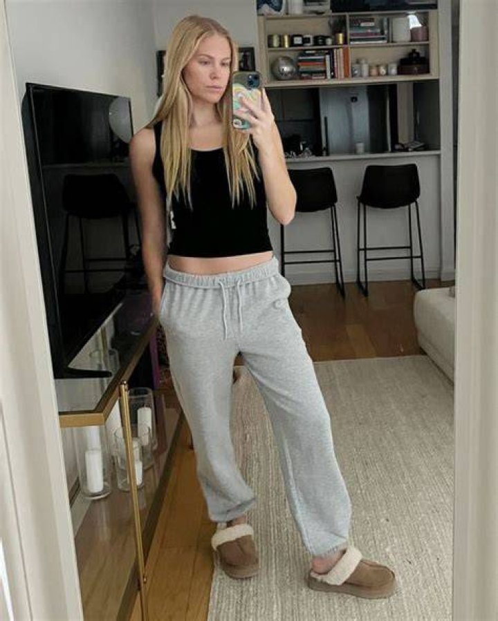 These Dress Pants Are So Comfy You’ll Feel Like You’re Wearing Sweatpants To The Office — And They’re On Sale