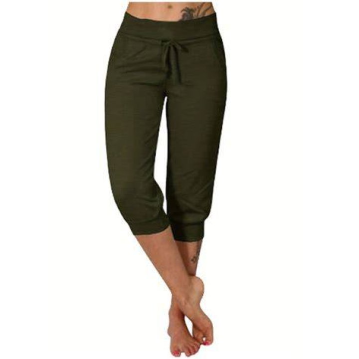 These Lightweight Cropped Joggers Are The Perfect Pants For Spring & They’re Under $40