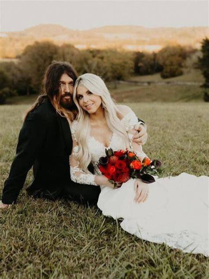 They Wed In Nashville – Hollywood Life