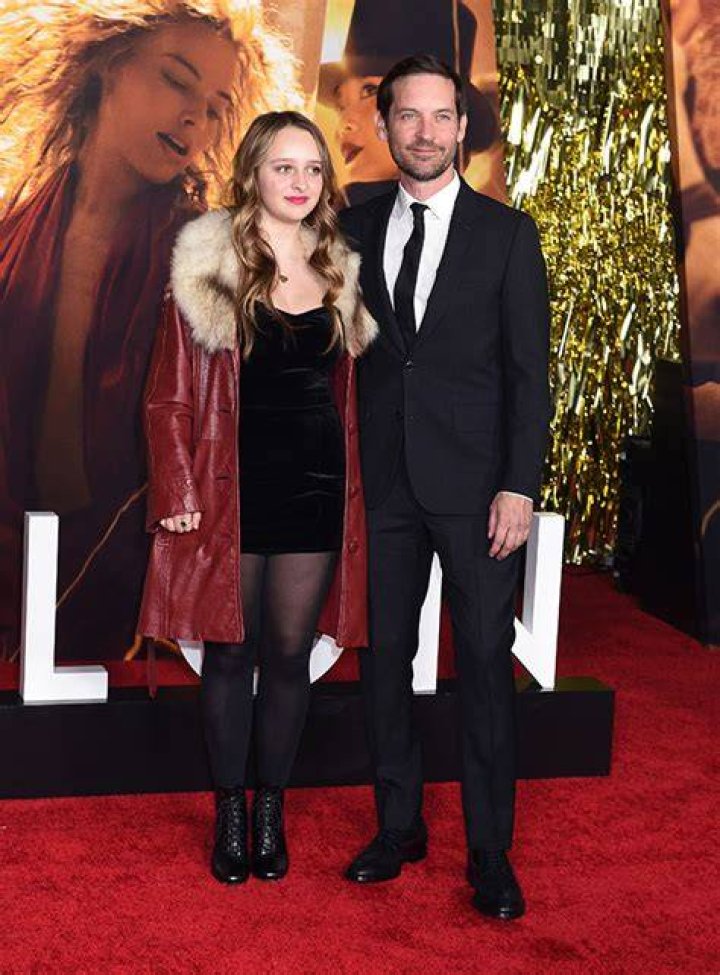 Tobey Maguire’s Daughter Joins Him For ‘Babylon’ Premiere – Hollywood Life