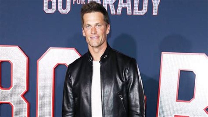 Tom Brady Does 1st Post-Divorce Red Carpet At ’80 For Brady’ Premiere – Hollywood Life