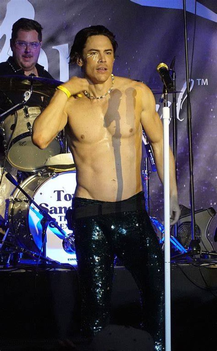 Tom Sandoval Shirtless At Concert After Ariana Madix Shade: Photos – Hollywood Life