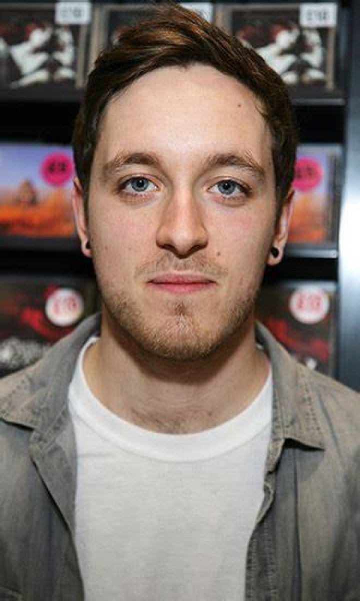 Tom Searle Celeb Profile – Hollywood Life