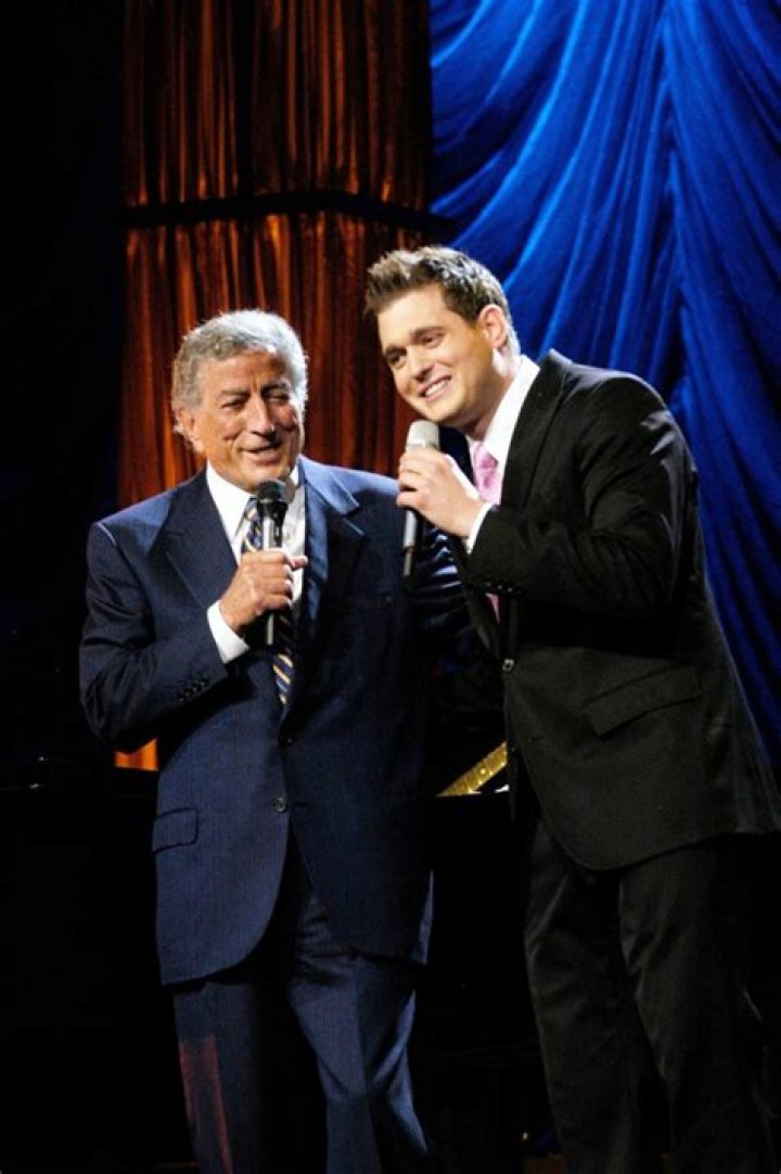 Tony Bennett’s Best Duets: Photos – Hollywood Life
