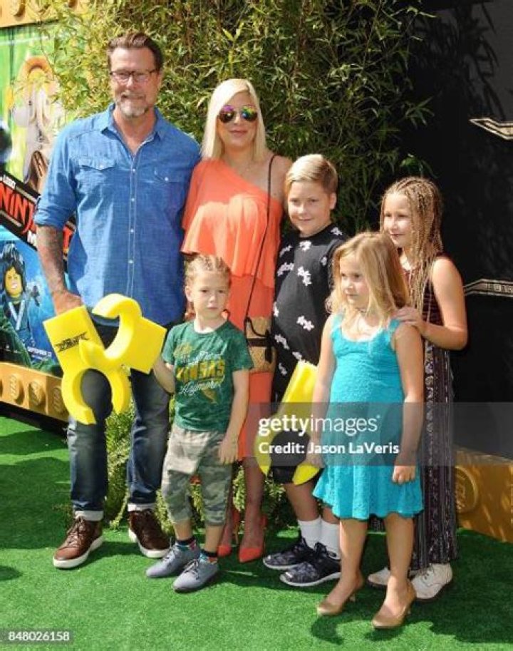 Tori Spelling Poses With Kids Stella, 14, Hattie, 10, Finn, 9 & Beau, 5, At ‘Minions’ Premiere: Photos