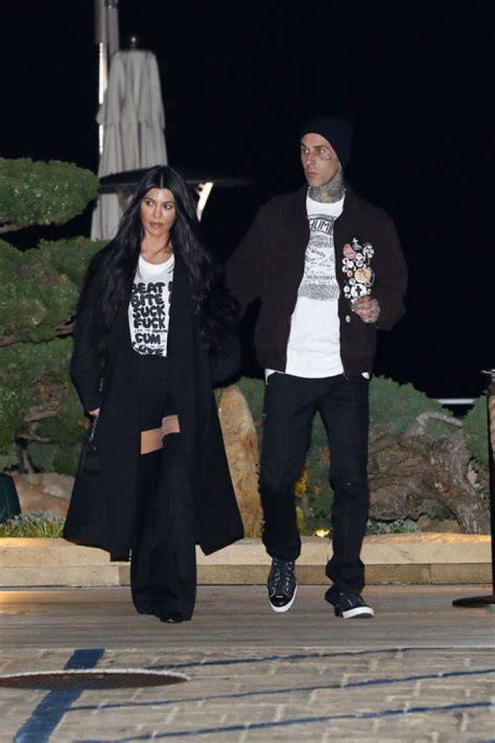 Travis Barker Boards Plane For First Time Since Near Deadly Crash – Hollywood Life