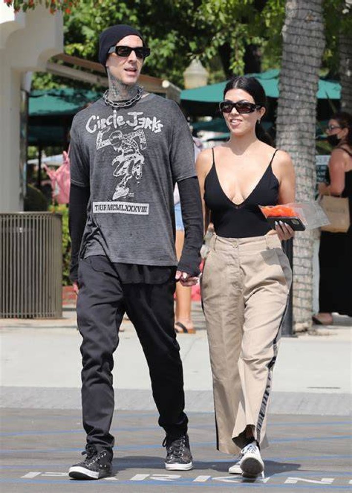 Travis Barker Nuzzles Kourtney Kardashian’s Neck In Sweet Photos From Las Vegas Night Out