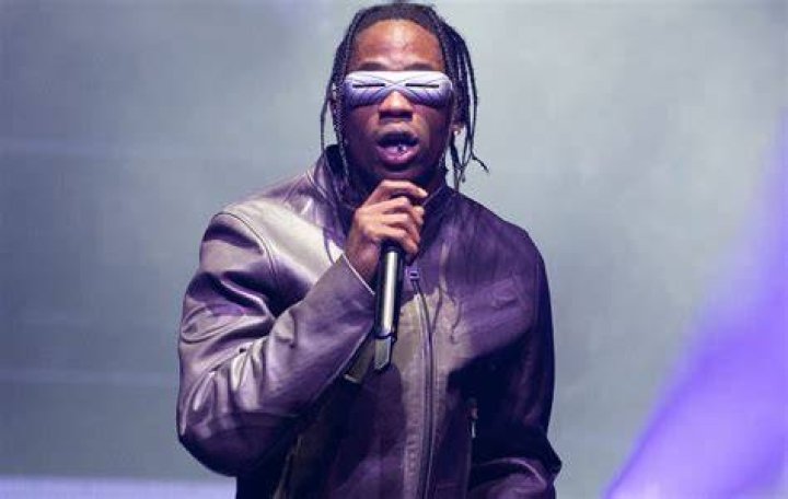 Travis Scott’s ‘SNL’ Performance Dissed On Twitter: ‘WTF?’ – Hollywood Life