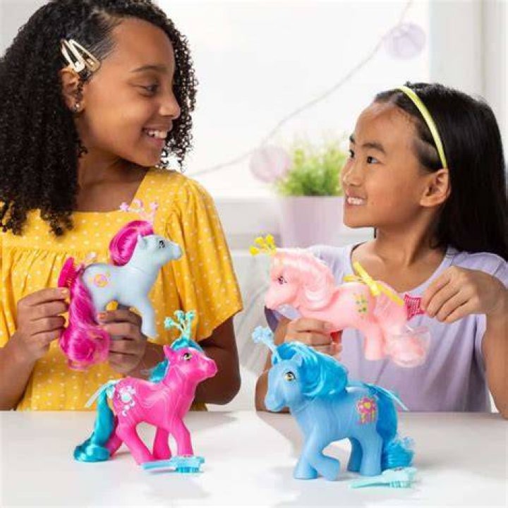 True Thompson, 2, Giggles While Playing With My Little Pony Toy In Cute New Video