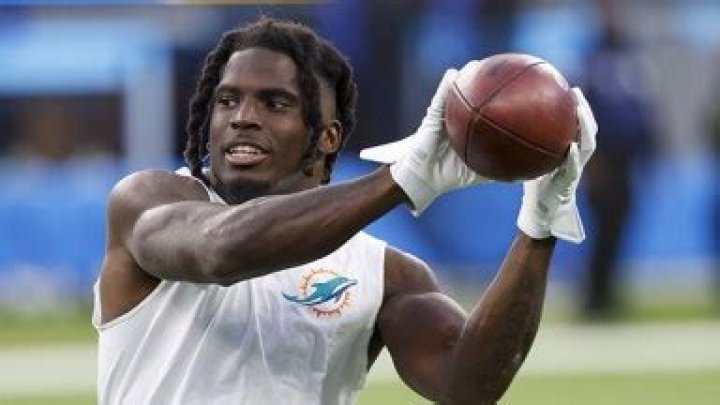 Tyreek Hill Served 2 Paternity Lawsuits Weeks After Getting Married – Hollywood Life