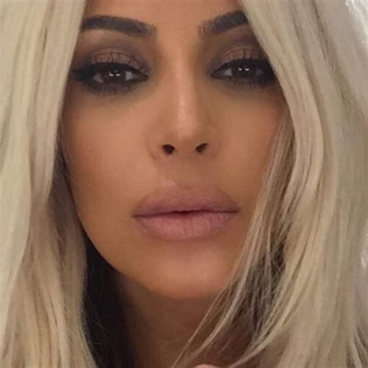 Using Lip Liner For A Larger Look Like Kylie – Hollywood Life