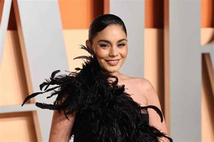 Vanessa Hudgens’ Plunging Black Dress: Photos – Hollywood Life