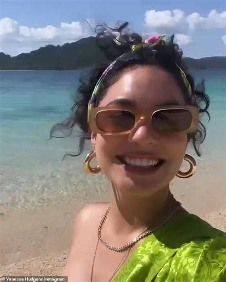 Vanessa Hudgens Swimsuit & Bikini Photos & Video – Hollywood Life