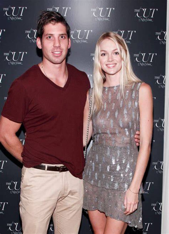 Victoria’s Secret Model Engaged To Sean Clayton – Hollywood Life