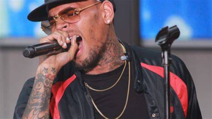 [VIDEO] Chris Brown’s New Song — Breezy’s Racy ‘Sex You Up’ After Rihanna Diss – Hollywood Life