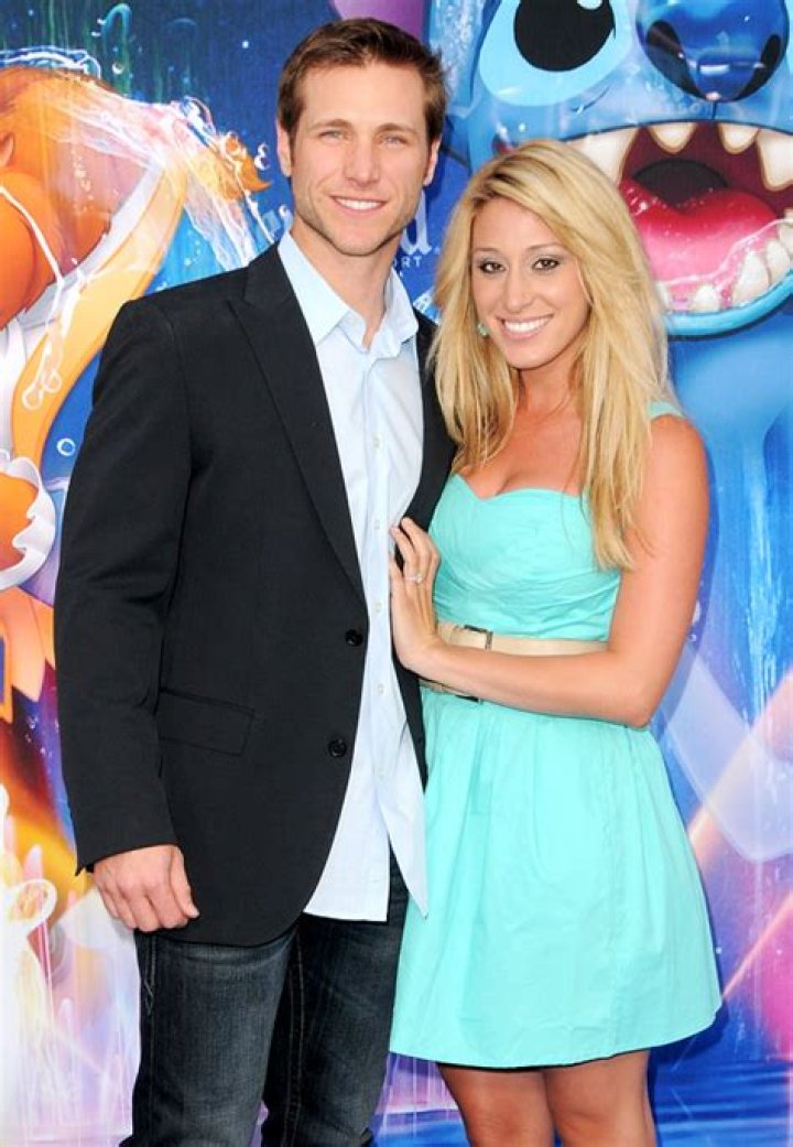 Vienna Girardi Did Cheat on Jake! She Sent Racy Emails To Her Ex-Boyfriend While She And Jake Split! – Hollywood Life
