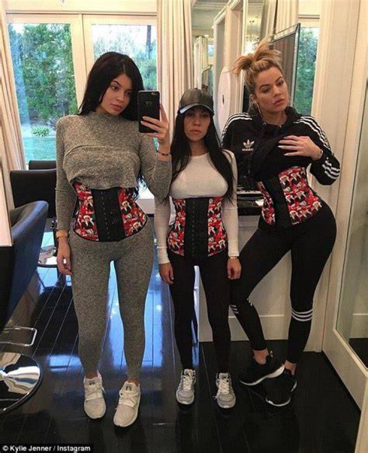 Waist Trainers Don’t Make You Lose Weight & Can Weaken Abs Or Break A Rib — Doctor Says