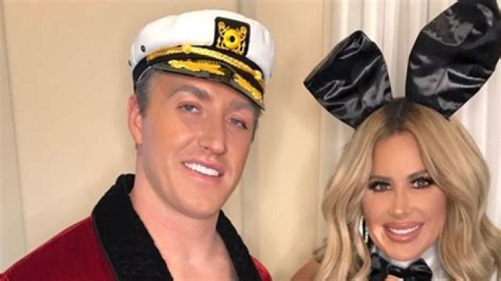 Was Hugh Hefner & Playboy Bunny Outfit Offensive? Pics – Hollywood Life