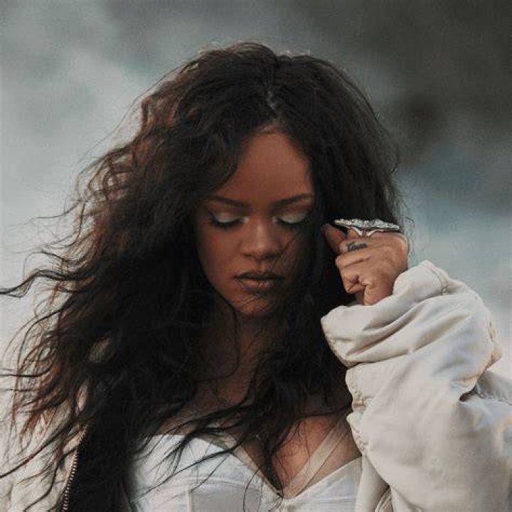 [WATCH] Drake & Rihanna’s ‘Work’ Music Video Teaser — See Them Grind In Clip – Hollywood Life