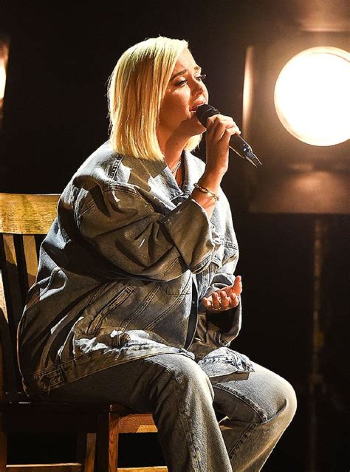 Wears Denim Look For Performance Of ‘Only Love’ – Hollywood Life