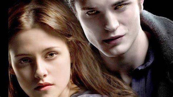 What Is ‘Midnight Sun’? New ‘Twilight’ Book In 12 Years Announced – Hollywood Life