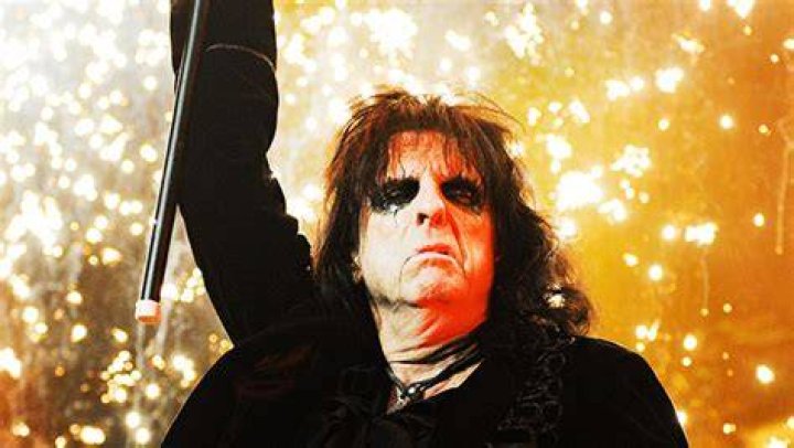 Who Is Alice Cooper? 5 Facts About Jesus Christ Superstar’s King Herod – Hollywood Life