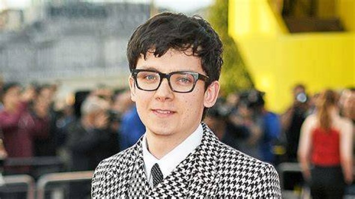 Who Is Asa Butterfield? Facts About The Netflix Star Of Sex Education – Hollywood Life