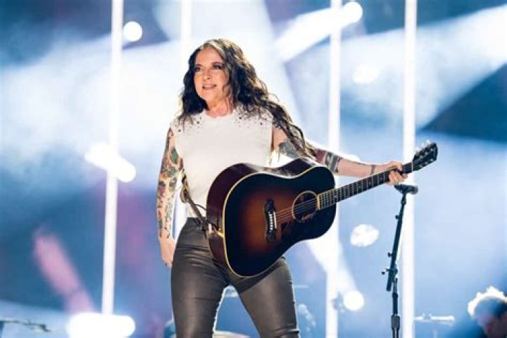 Who Is Ashley McBryde? 5 Things About The Country Music Star – Hollywood Life