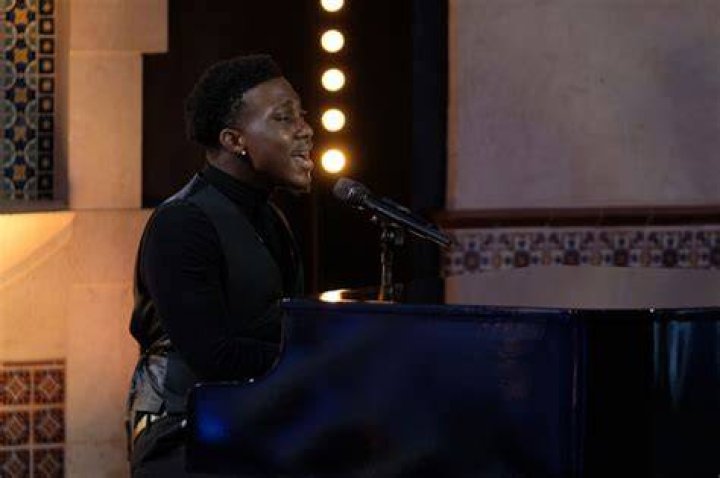 Who Is Deshawn Goncalves? 5 Things About The ‘American Idol’ Singer – Hollywood Life