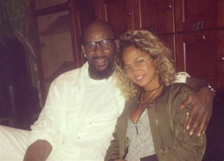 Who Is Halle Calhoun? 5 Things To Know About R. Kelly’s Girlfriend — Facts – Hollywood Life