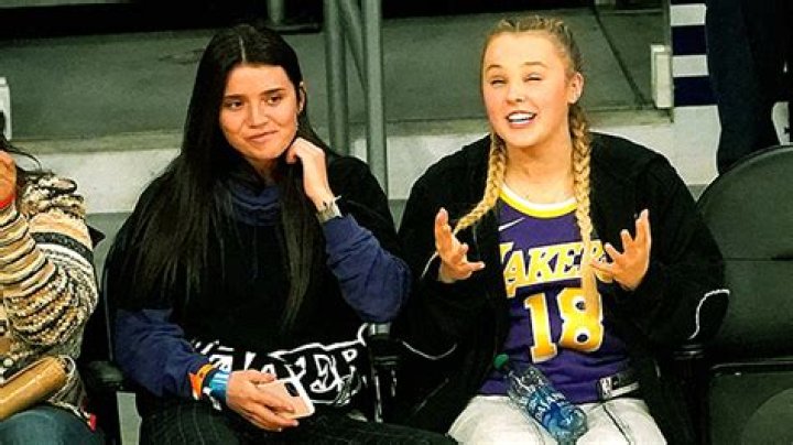 Who Is Katie Mills? 5 Things About Jojo Siwa’s New Girlfriend – Hollywood Life